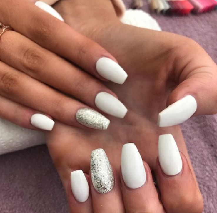 ⚡ Go for this nail design to inject a little glamour into your daily ...