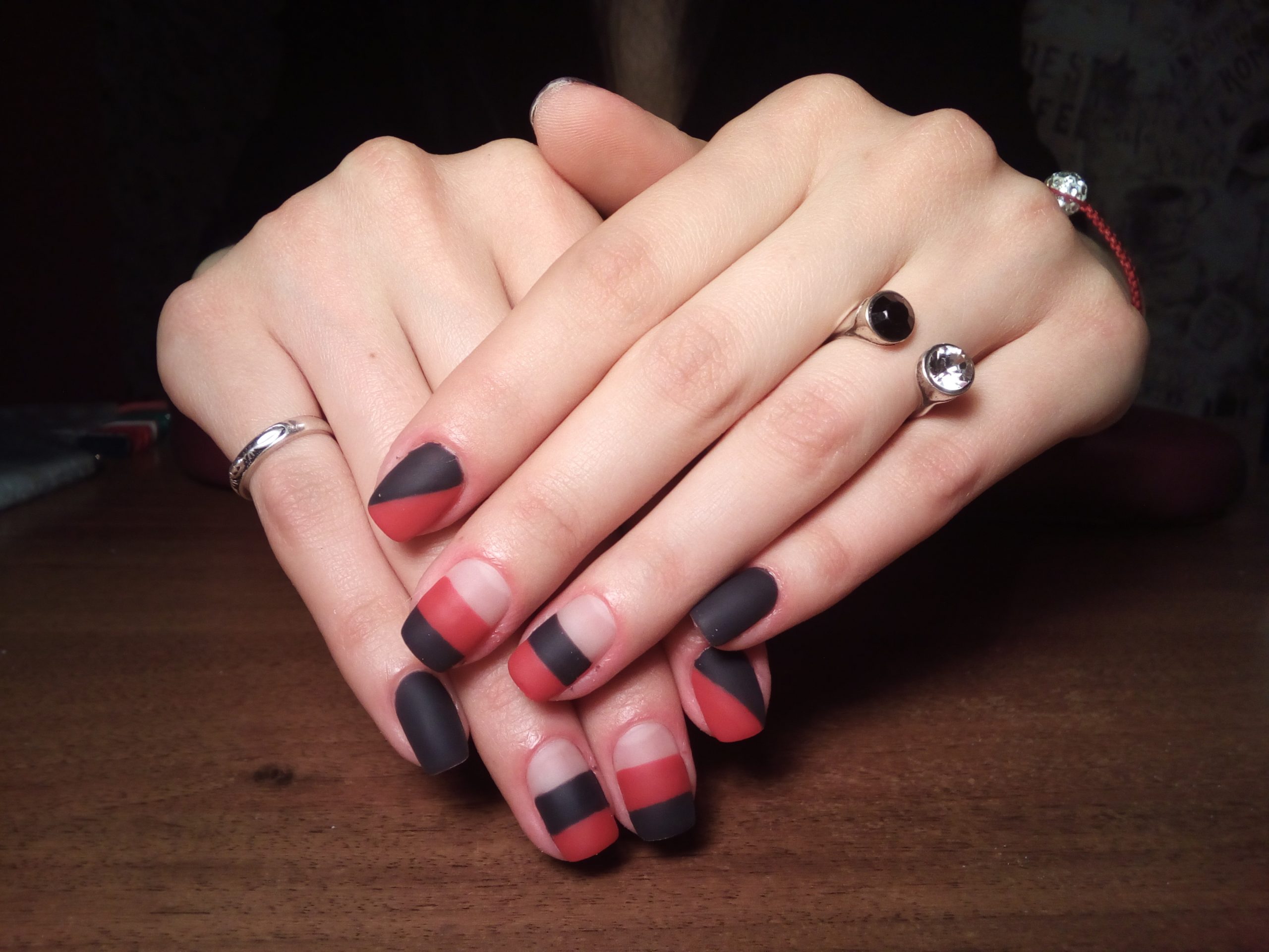 Which is better: acrylic or gel nails? – Creative Nails World