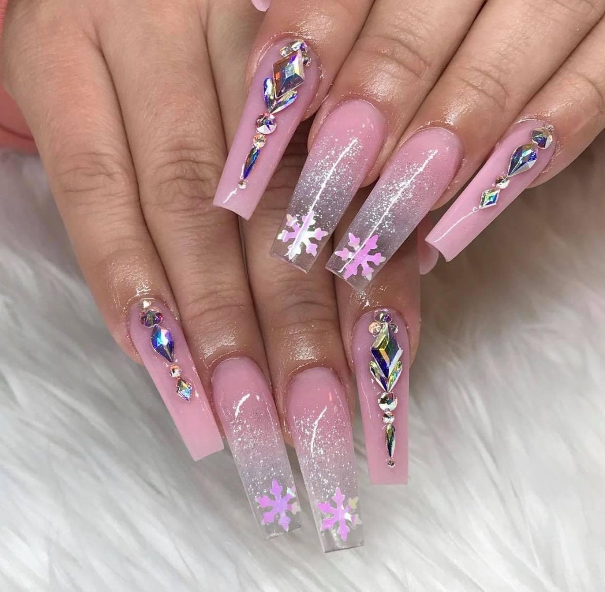 Suggest trending nail designs that you can't miss. Watch now